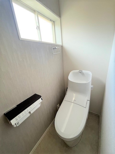 トイレ　温水洗浄暖房便座