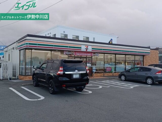 コンビニ　セブンイレブン松阪肥留町店（コンビニ）まで1404m