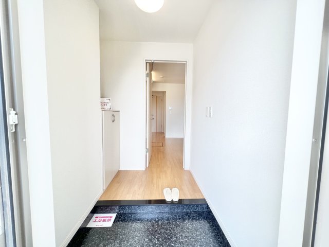 玄関　※別部屋参考写真
