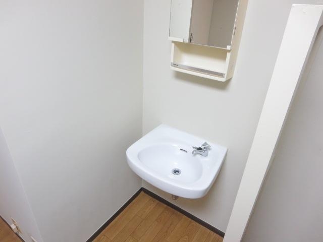 洗面設備　お手入れしやすい独立洗面台