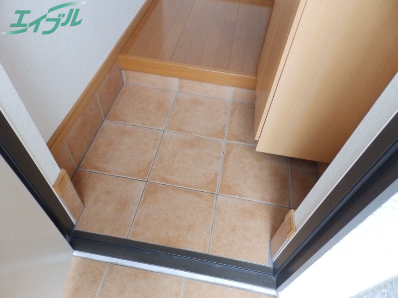 玄関　同型タイプの写真です。