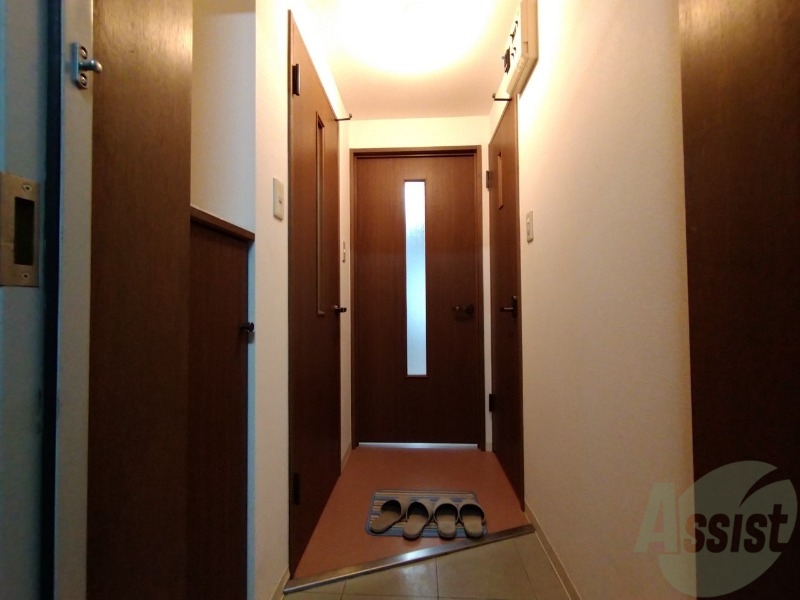 玄関　玄関の様子です。明るい印象ですね。気分もあがりそう。