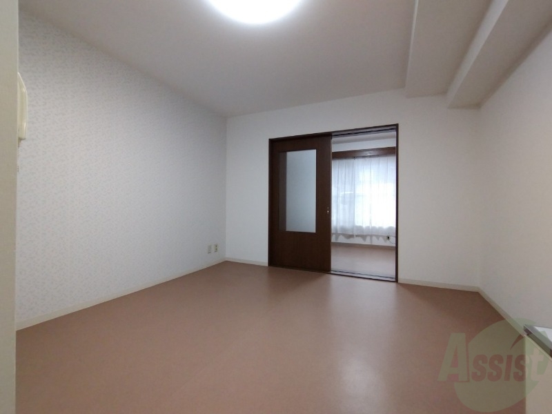 居室・リビング　広くてキレイなお部屋が広がっていて、充実した生活が送れそう。