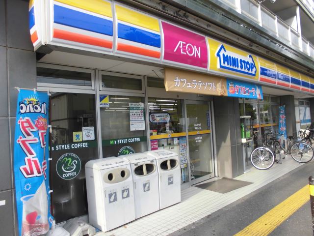 コンビニ　ミニストップ（コンビニ）まで870m