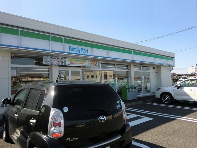 コンビニ　ファミリーマート各務原にんじん通店（コンビニ）まで675m