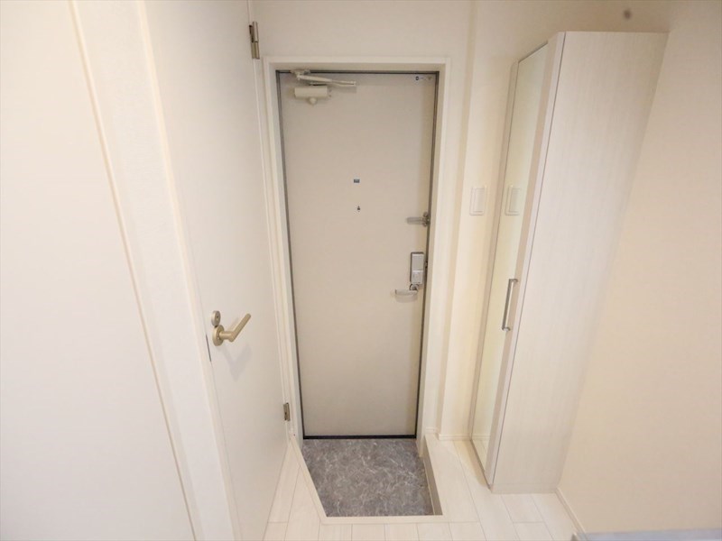 玄関　玄関　シューズボックス付（収納充実してます）