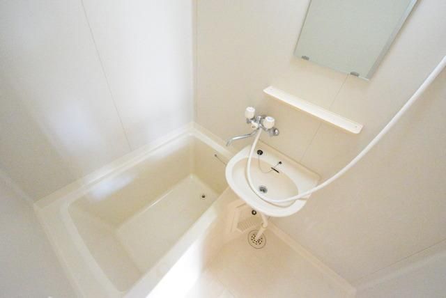 バス・シャワールーム　きれいな浴室