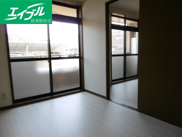 居室・リビング　室内