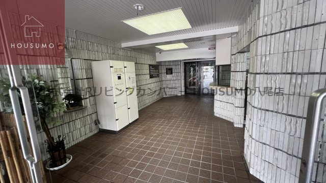 エントランス　落ち着いたエントランスです