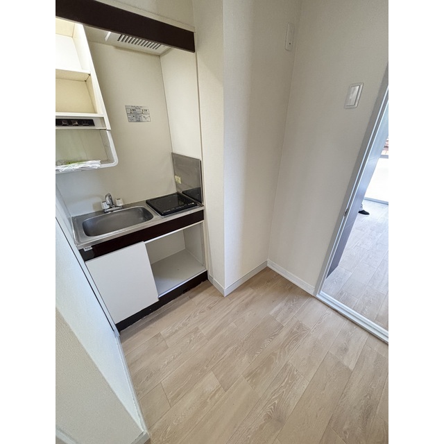 居室・リビング　洋室　掃き出し窓がわから