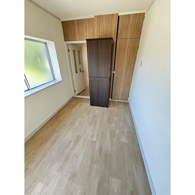 居室・リビング　清潔感のある洋室