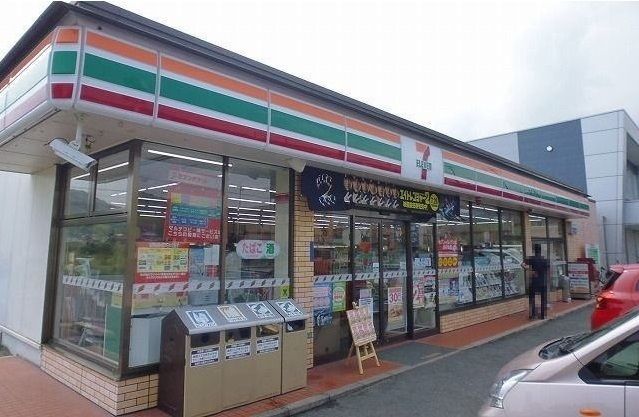 コンビニ　セブンイレブン（コンビニ）まで2300m