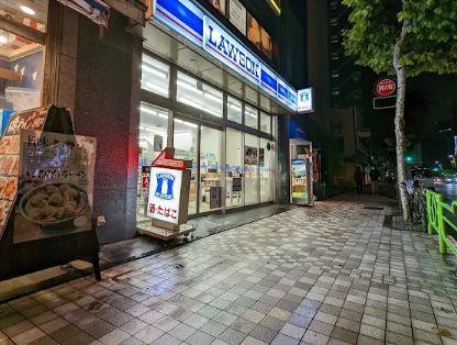 コンビニ　ローソン 人形町駅前店（コンビニ）まで223m