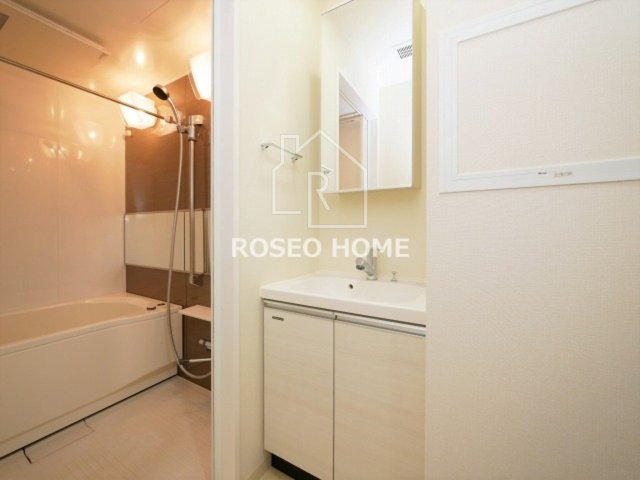 洗面設備　同マンション別部屋：参考写真