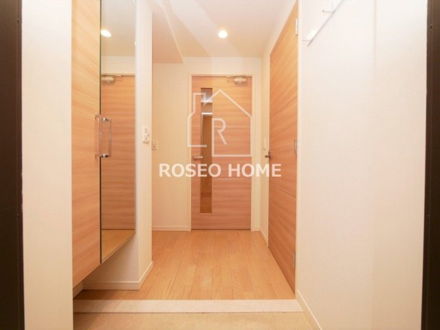 玄関　同マンション別部屋：参考写真