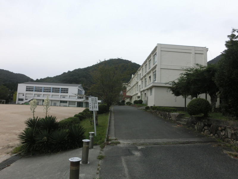中学校　新宮中学校（中学校）まで2797m