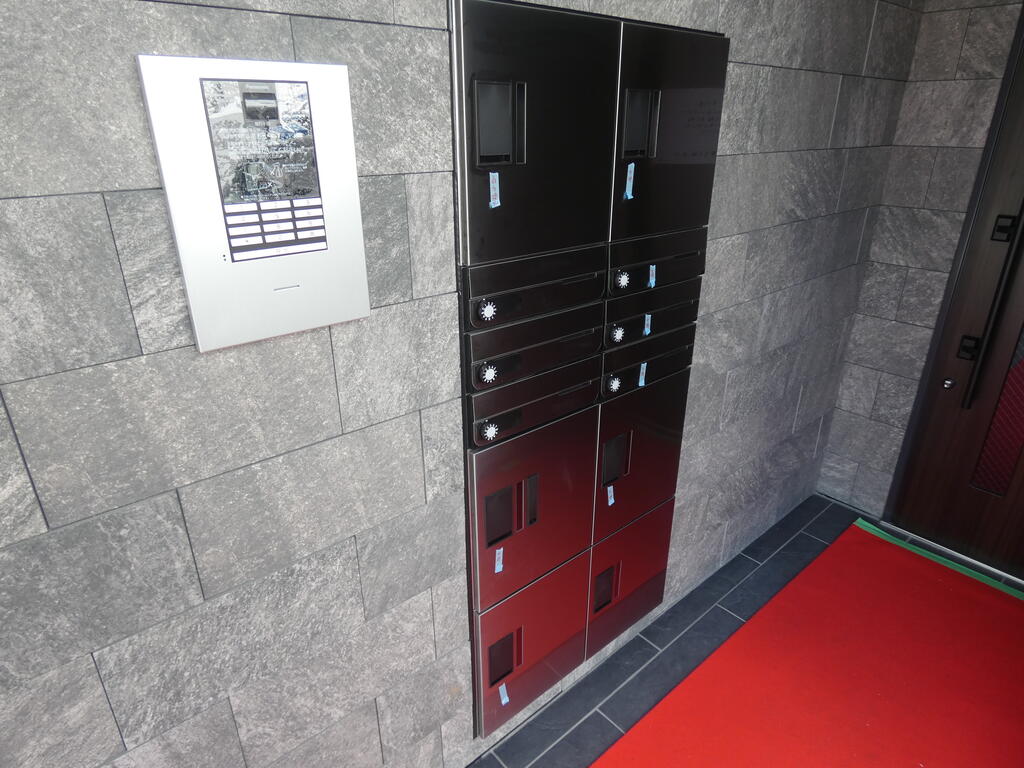 エントランス　オートロック機能付エントランス（宅配ボックスあり）