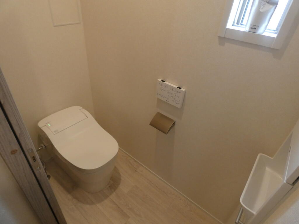 トイレ　温水洗浄便座