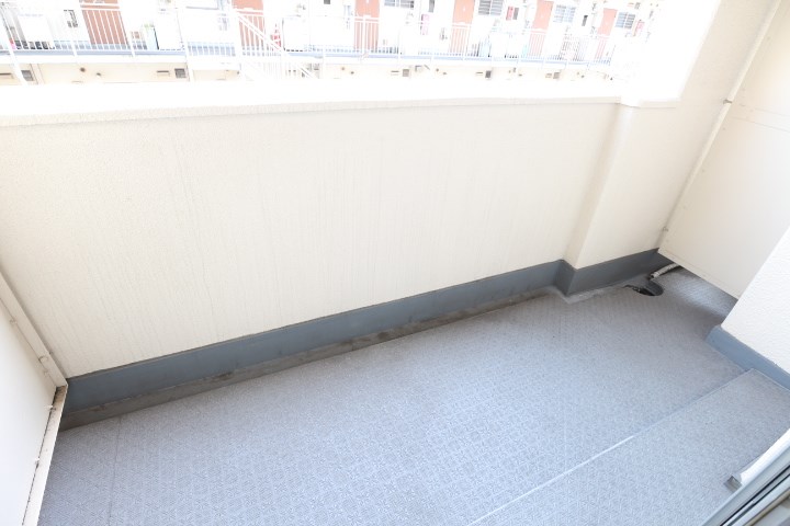 バルコニー　南向きの光の差し込むバルコニー☆