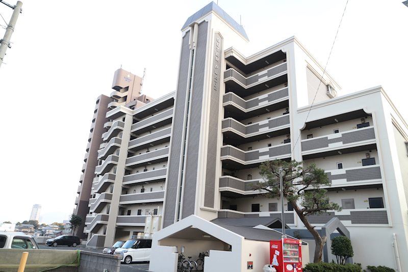 建物外観　ツートンカラーのおしゃれな外観です☆