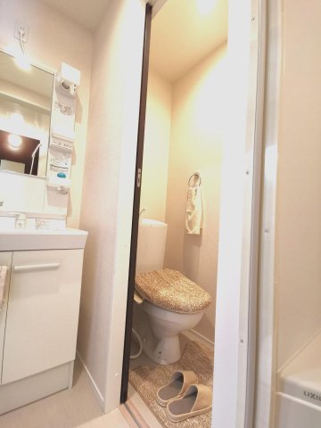 トイレ　温水便座付きトイレ。バス・トイレ別で快適生活！