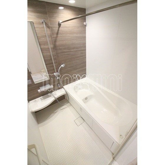 バス・シャワールーム　新築物件の為、同施工会社建築物件