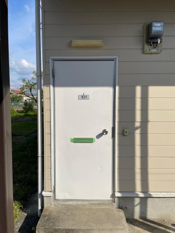 玄関　玄関、シンプルです。
