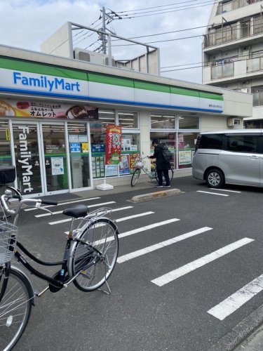 コンビニ　ファミリーマート 練馬大泉小学校北店（コンビニ）まで334m