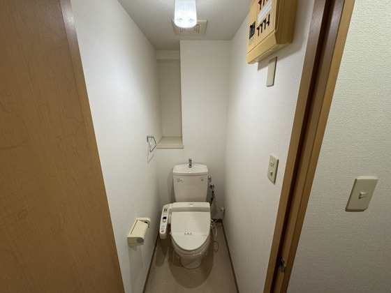 トイレ　※他号室の写真です