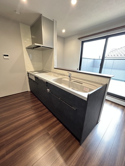 キッチン　＊ＩＨコンロ３口付き