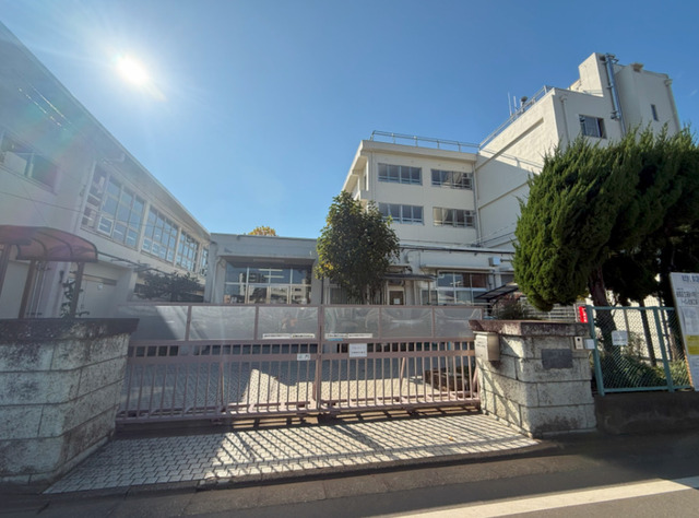 小学校　練馬区立泉新小学校（小学校）まで1008m