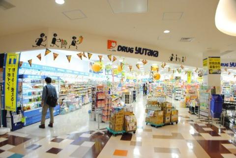 　ドラッグユタカガーデンモール彩都店（その他　899m）