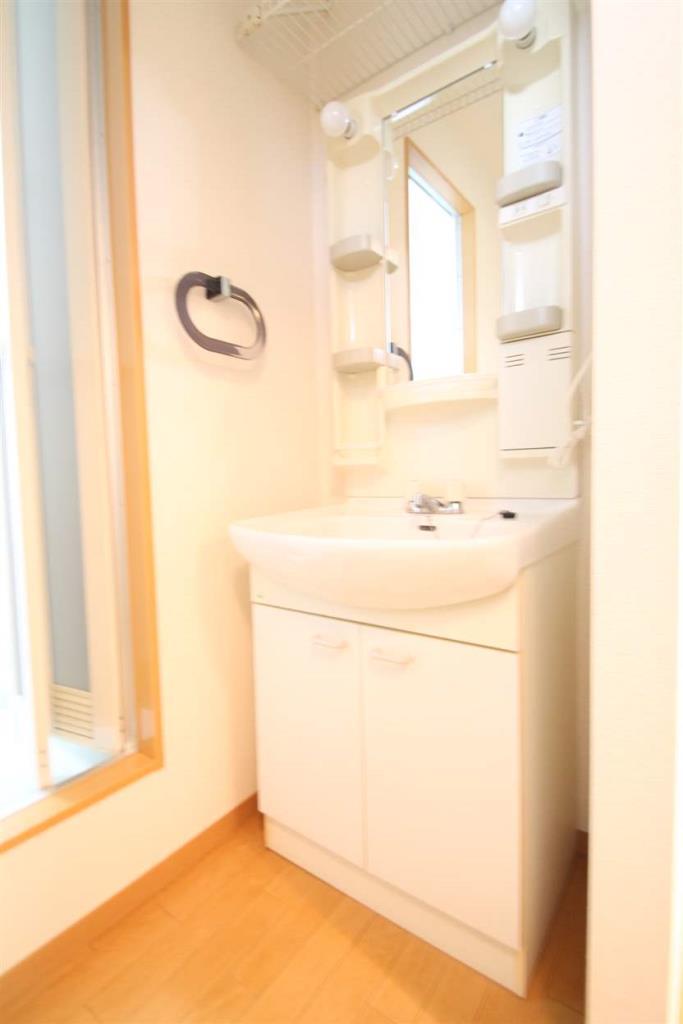 洗面設備　朝の準備に便利な独立洗面