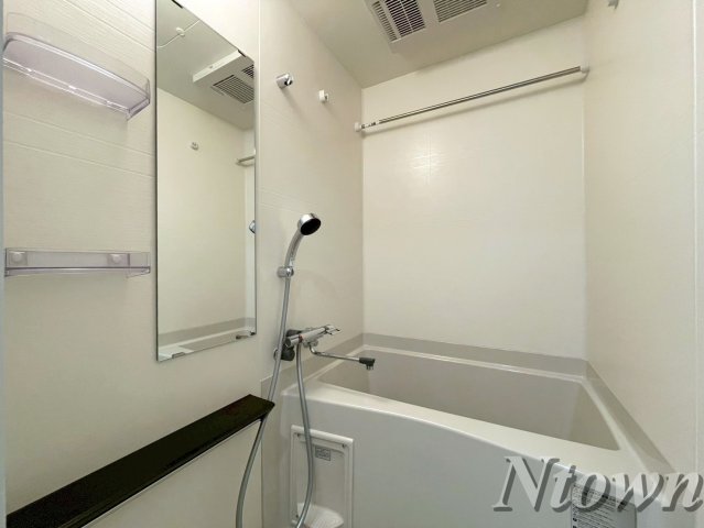 バス・シャワールーム　落ち着いた空間のお風呂です