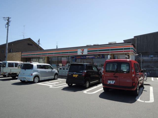コンビニ　セブンイレブン（コンビニ）まで161m