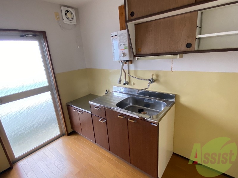 キッチン　こちらのキッチンには、お好きなコンロを設置頂けます。