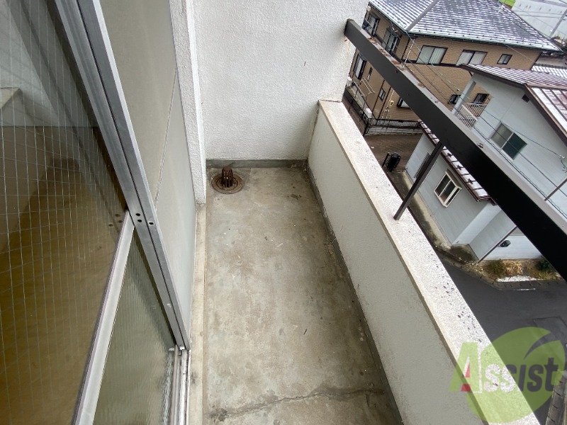 バルコニー　こちらで、洗濯物干しもバッチリです。