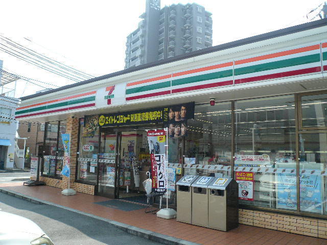 コンビニ　セブンイレブン（コンビニ）まで350m