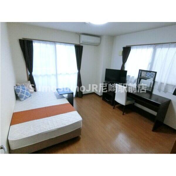 その他部屋・スペース　開放的な寝室です