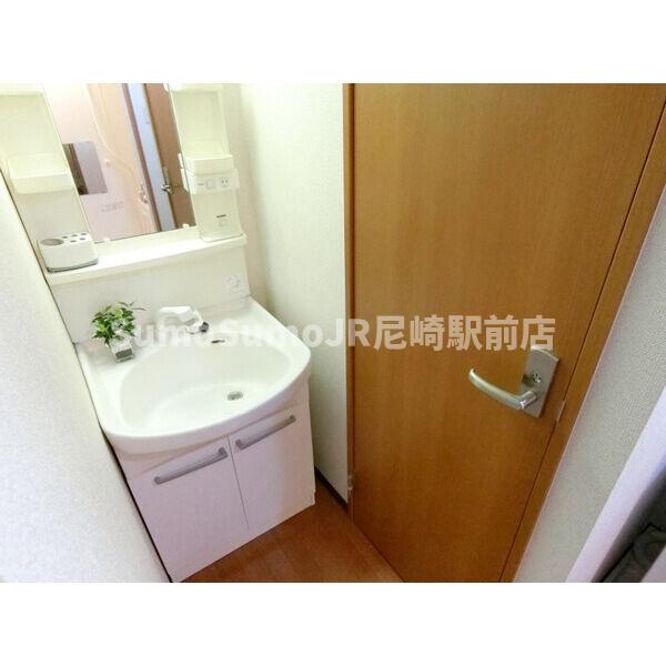 洗面設備　独立洗面化粧台付き