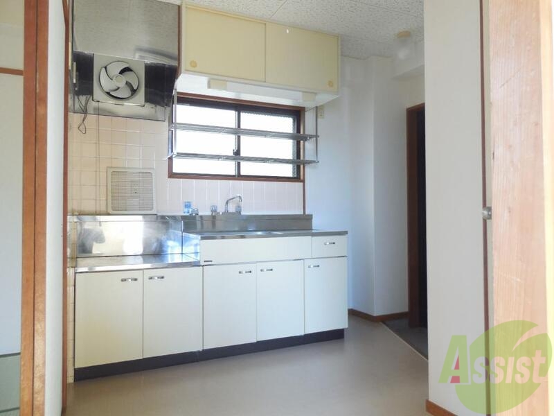 居室・リビング　ダイニングに窓があるのでお料理のにおいも気になりません