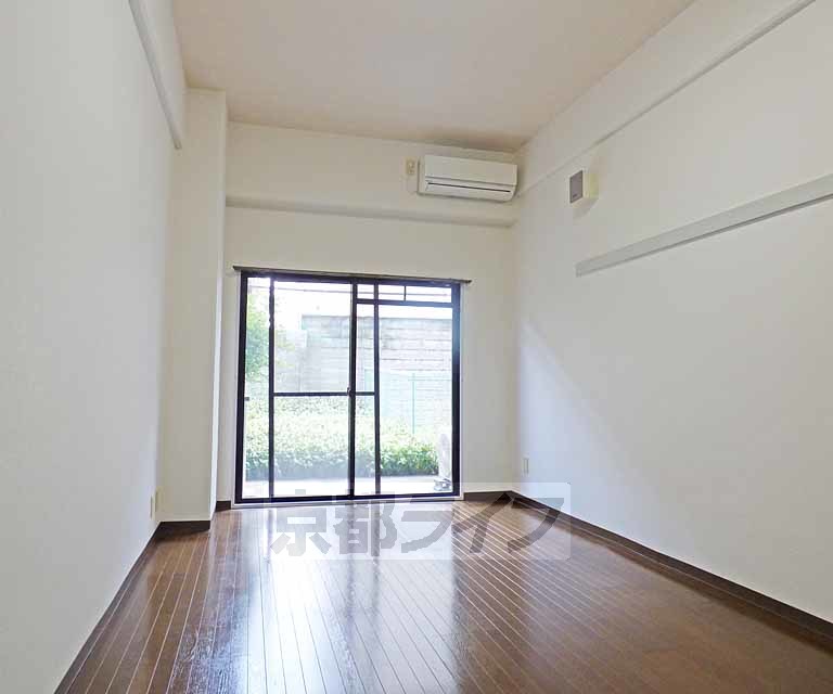 居室・リビング　広々とした室内です。