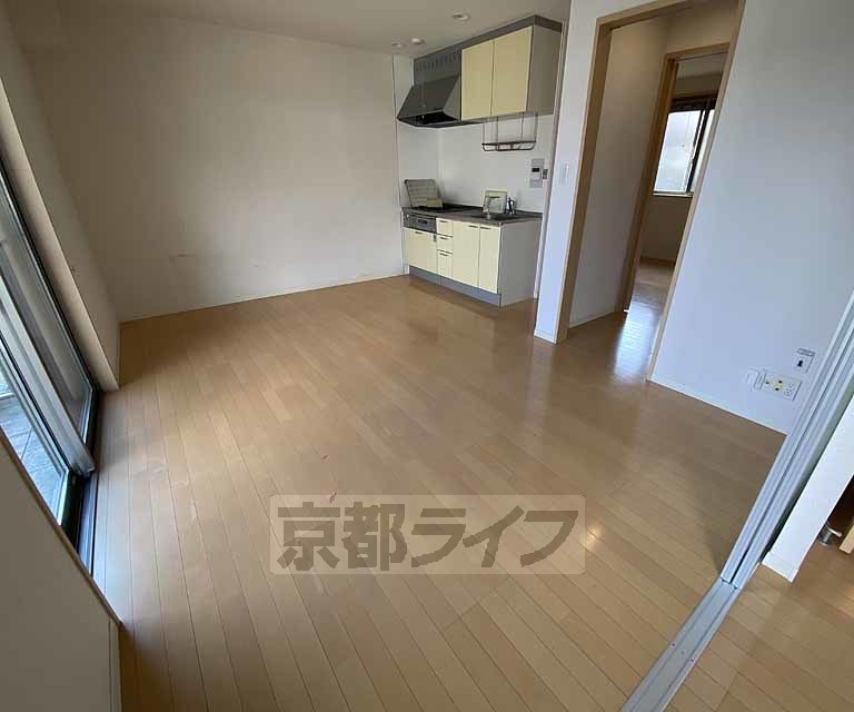 居室・リビング　落ち着いた雰囲気のお部屋です