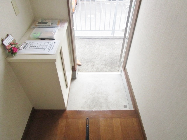 玄関　別号室の参考写真になります。