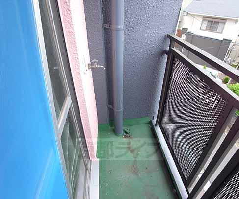 バルコニー　洗濯機を置くスペースです。