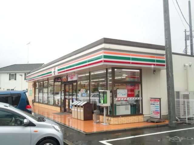 コンビニ　セブンイレブン（コンビニ）まで820m