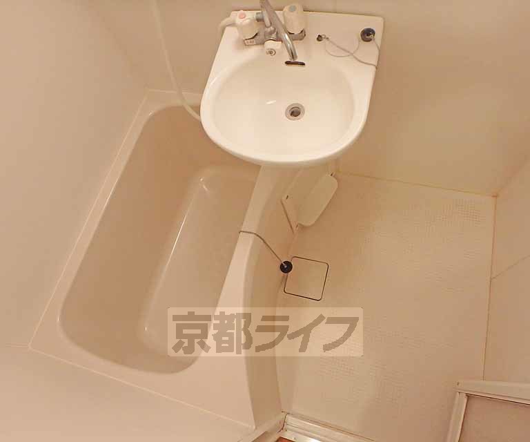 バス・シャワールーム　セパレートタイプのお風呂です。