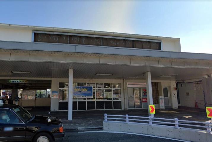 コンビニ　セブンイレブン（コンビニ）まで1046m