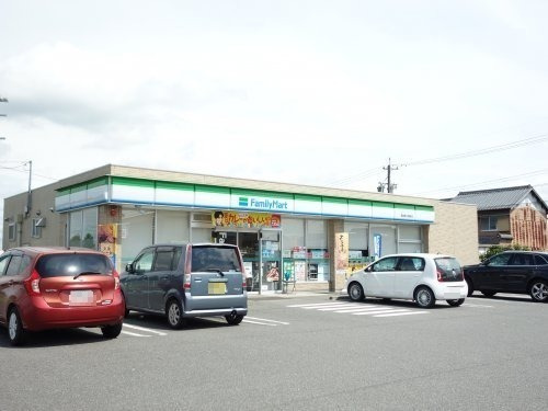 コンビニ　ファミリーマート 津島東公園前店（コンビニ）まで366m