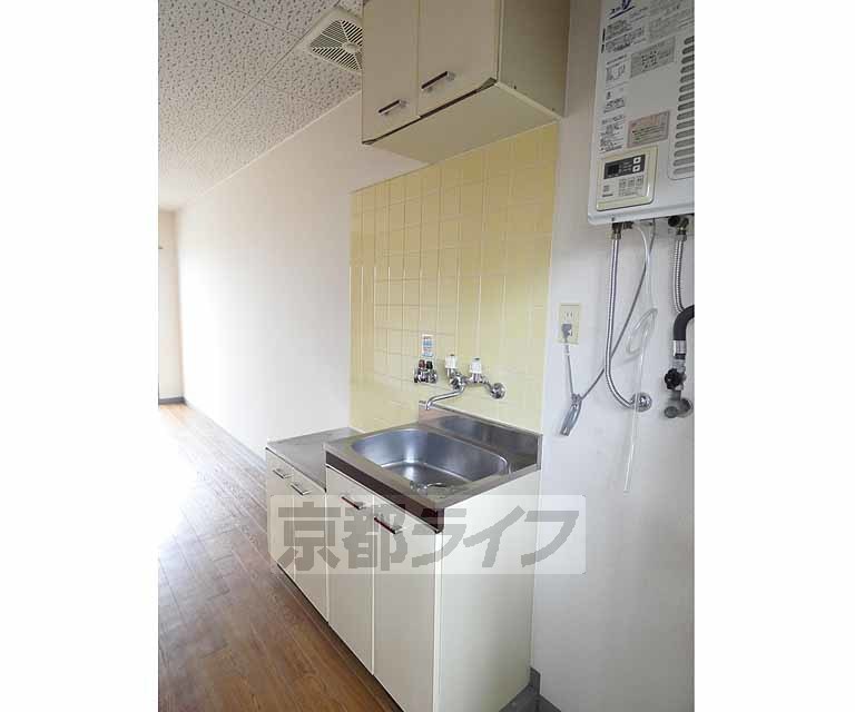 キッチン　コンパクトで機能的なキッチン